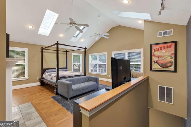 1040 Lindridge Drive NE, Atlanta, GA 30324