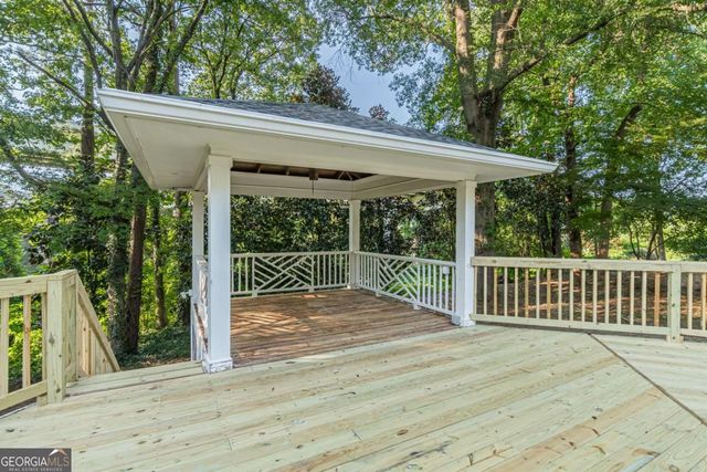 1040 Lindridge Drive NE, Atlanta, GA 30324