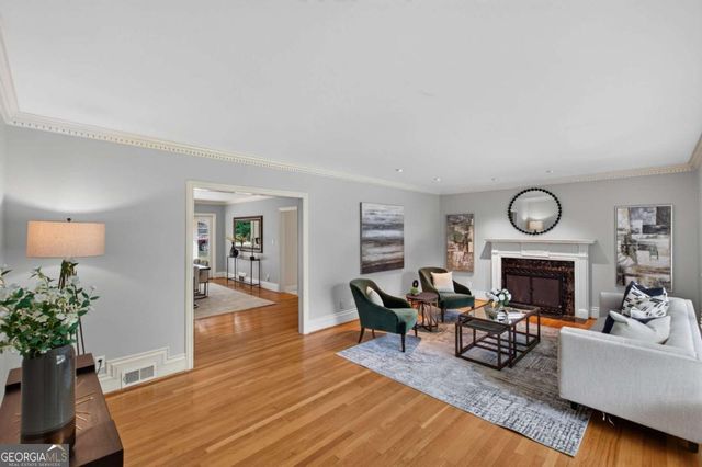 1040 Lindridge Drive NE, Atlanta, GA 30324