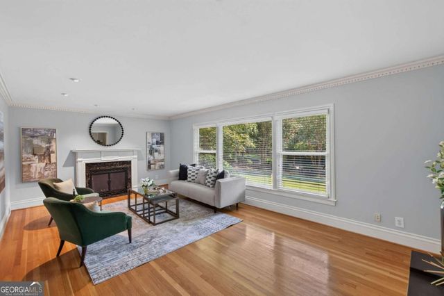 1040 Lindridge Drive NE, Atlanta, GA 30324