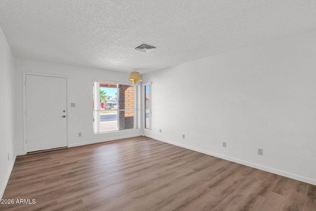 6407 W LUPINE Avenue, Glendale, AZ 85304