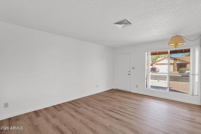 6407 W LUPINE Avenue, Glendale, AZ 85304