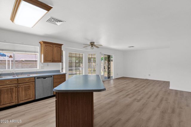 6407 W LUPINE Avenue, Glendale, AZ 85304