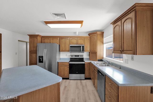 6407 W LUPINE Avenue, Glendale, AZ 85304