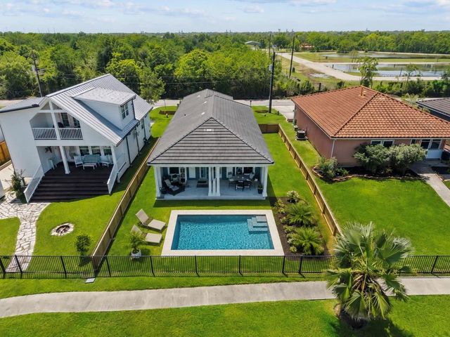 639 29th Street, San Leon, TX 77539