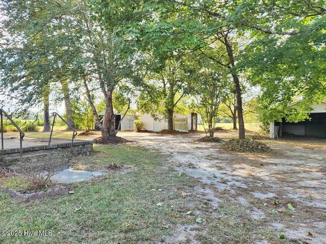 2013 Holland Road, Greenville, NC 27834