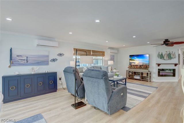 5554 Sir Walter WAY, North Fort Myers, FL 33917