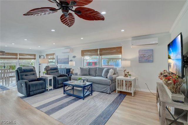 5554 Sir Walter WAY, North Fort Myers, FL 33917