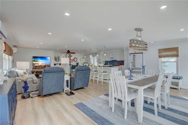 5554 Sir Walter WAY, North Fort Myers, FL 33917