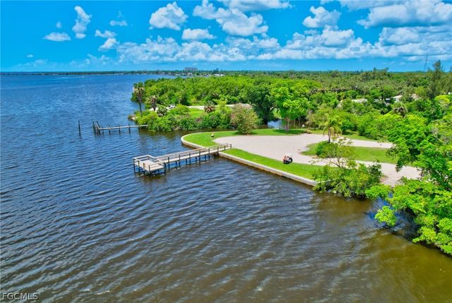 5554 Sir Walter WAY, North Fort Myers, FL 33917