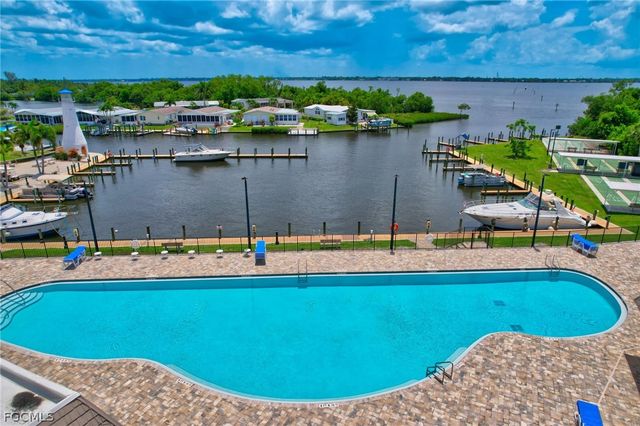 5554 Sir Walter WAY, North Fort Myers, FL 33917