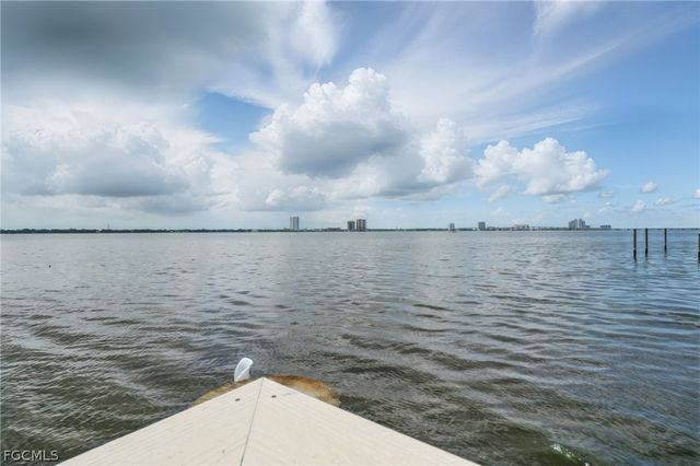 5554 Sir Walter WAY, North Fort Myers, FL 33917