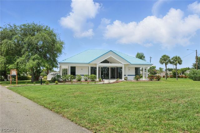 5554 Sir Walter WAY, North Fort Myers, FL 33917