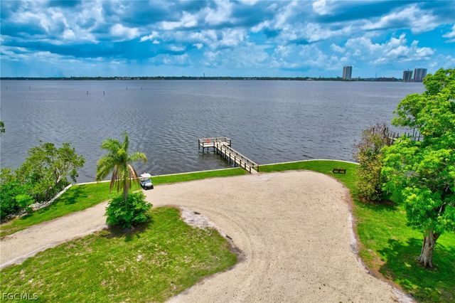 5554 Sir Walter WAY, North Fort Myers, FL 33917