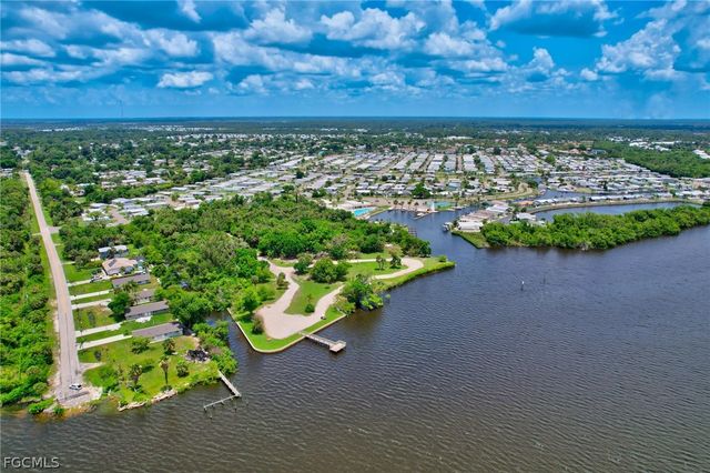 5554 Sir Walter WAY, North Fort Myers, FL 33917