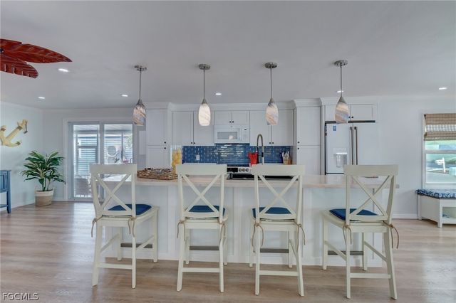 5554 Sir Walter WAY, North Fort Myers, FL 33917