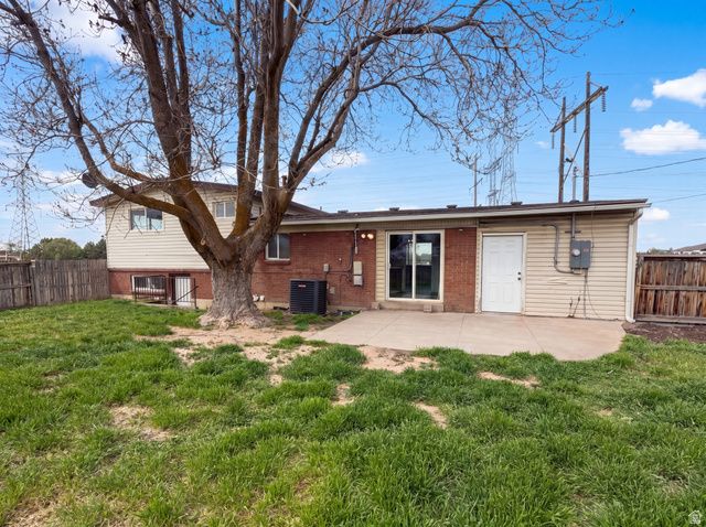 408 N 1500 W, Clinton, UT 84015