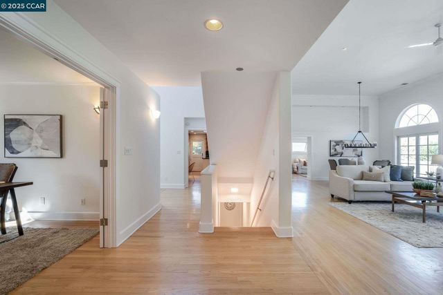 33 Altamount Drive, Orinda, CA 94563