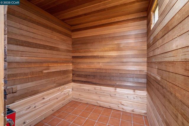 33 Altamount Drive, Orinda, CA 94563