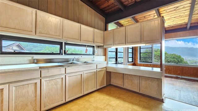 3537 Kumuwai Place, Honolulu, HI 96822