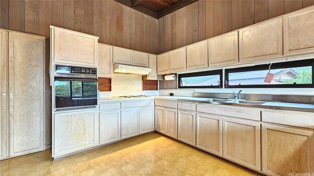 3537 Kumuwai Place, Honolulu, HI 96822