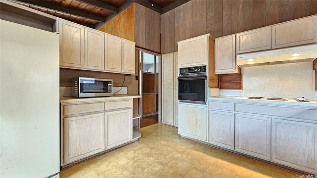 3537 Kumuwai Place, Honolulu, HI 96822