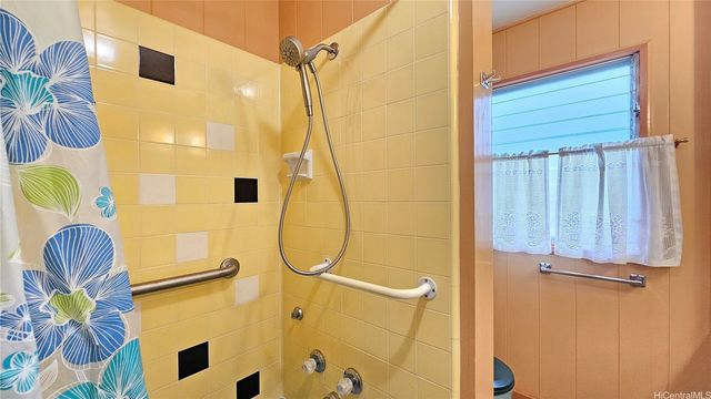 3537 Kumuwai Place, Honolulu, HI 96822