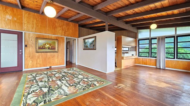 3537 Kumuwai Place, Honolulu, HI 96822