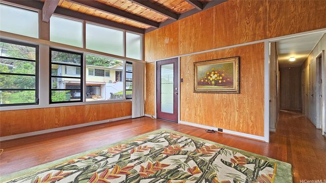 3537 Kumuwai Place, Honolulu, HI 96822