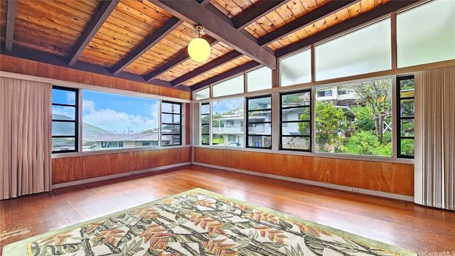 3537 Kumuwai Place, Honolulu, HI 96822