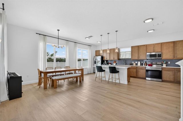 701 DENNIS AVENUE, Orlando, FL 32807