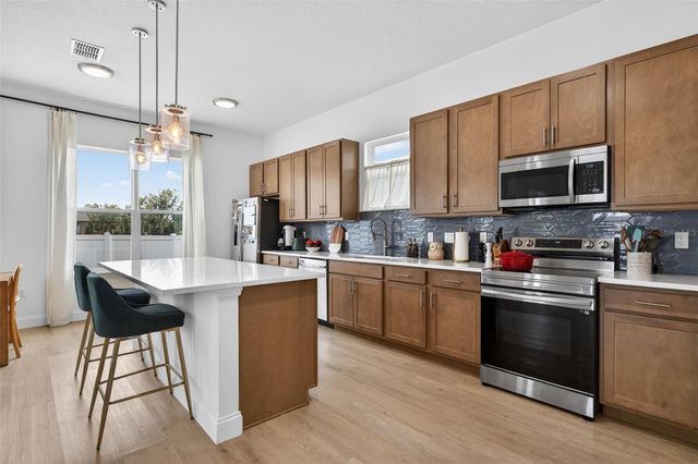 701 DENNIS AVENUE, Orlando, FL 32807