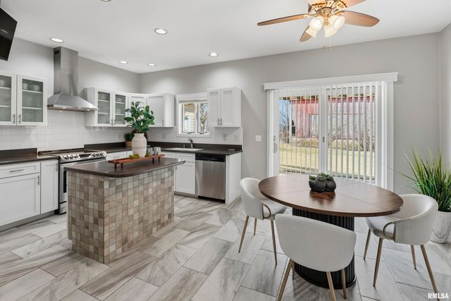 1215 PEACH TREE Lane, Quincy, IL 62305