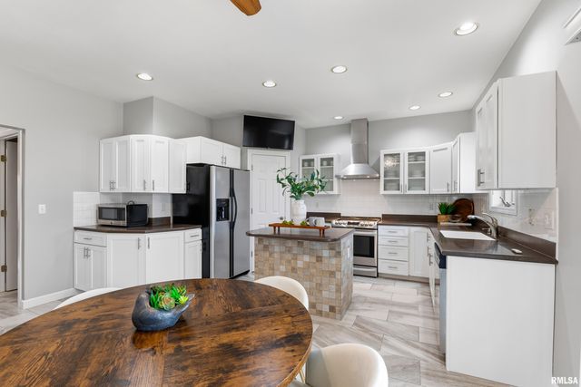 1215 PEACH TREE Lane, Quincy, IL 62305