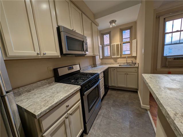 144 N Dithridge St 403, Oakland, PA 15213