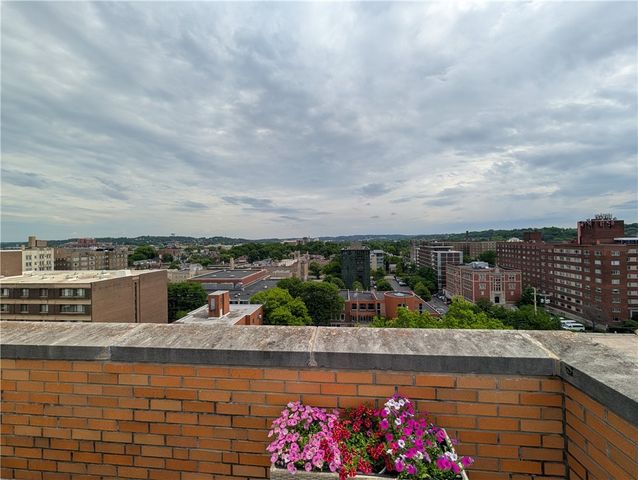 144 N Dithridge St 403, Oakland, PA 15213