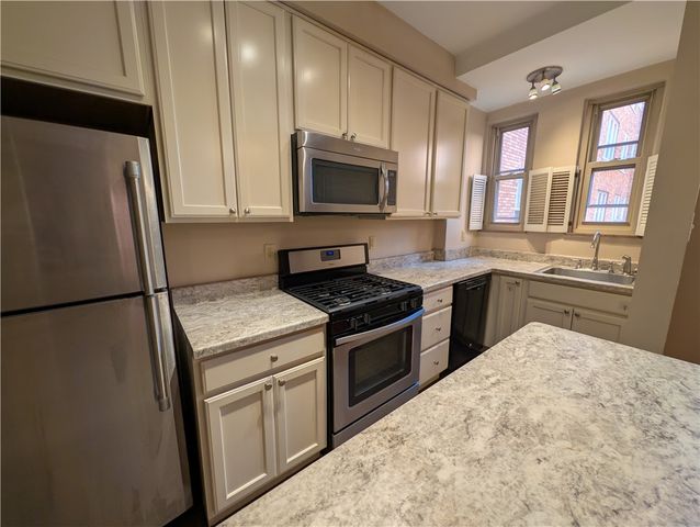 144 N Dithridge St 403, Oakland, PA 15213