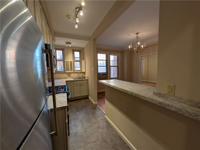 144 N Dithridge St 403, Oakland, PA 15213