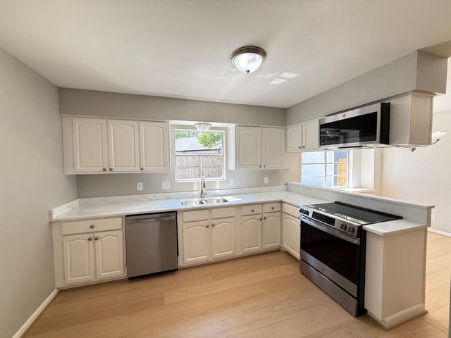 9814 Foxrun Court, Houston, TX 77080