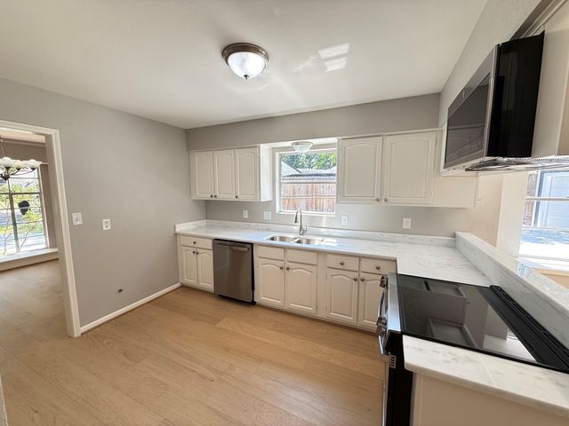 9814 Foxrun Court, Houston, TX 77080