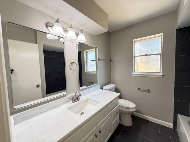 9814 Foxrun Court, Houston, TX 77080