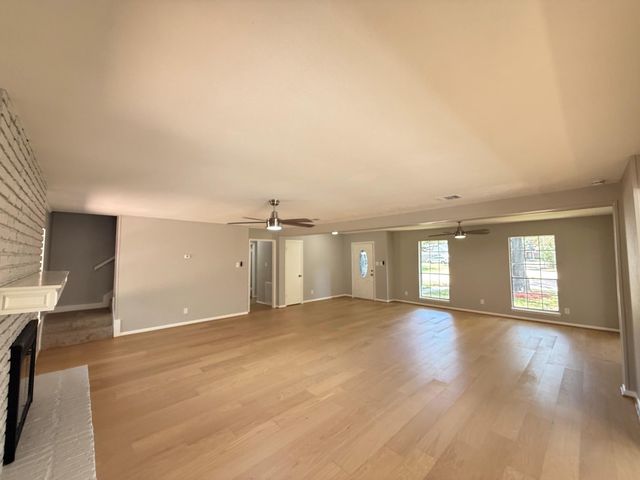 9814 Foxrun Court, Houston, TX 77080