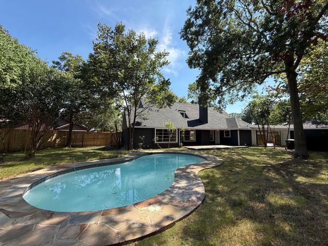 9814 Foxrun Court, Houston, TX 77080