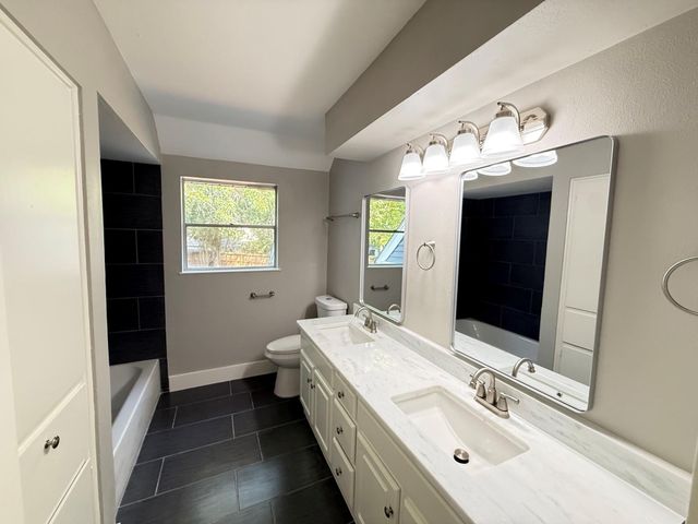 9814 Foxrun Court, Houston, TX 77080