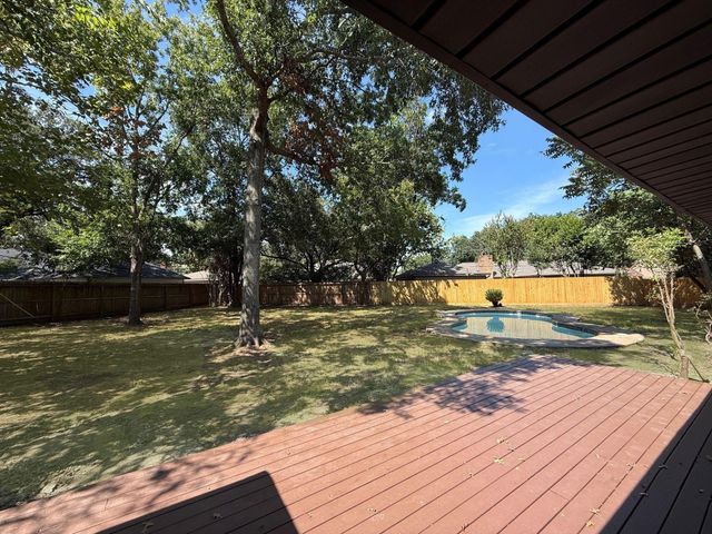 9814 Foxrun Court, Houston, TX 77080
