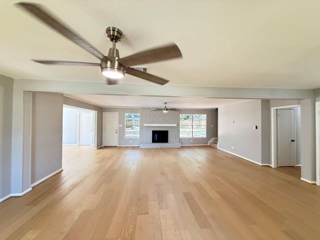 9814 Foxrun Court, Houston, TX 77080