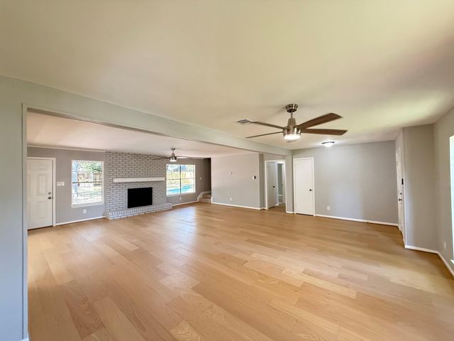 9814 Foxrun Court, Houston, TX 77080