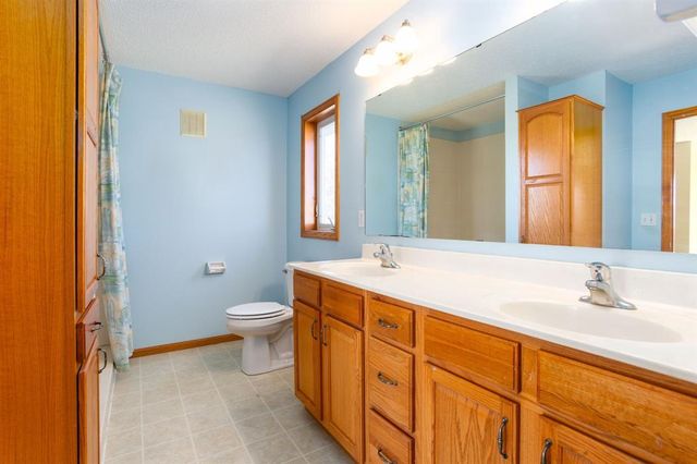 1612 County Road J, Hammond, WI 54015