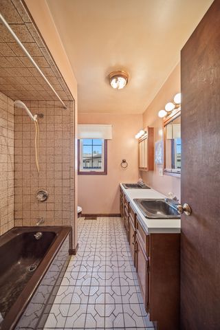 208 W 28th Avenue, Coal Valley, IL 61240