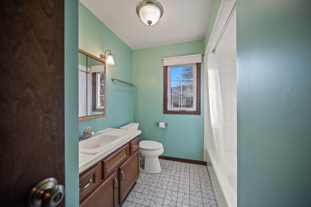 208 W 28th Avenue, Coal Valley, IL 61240